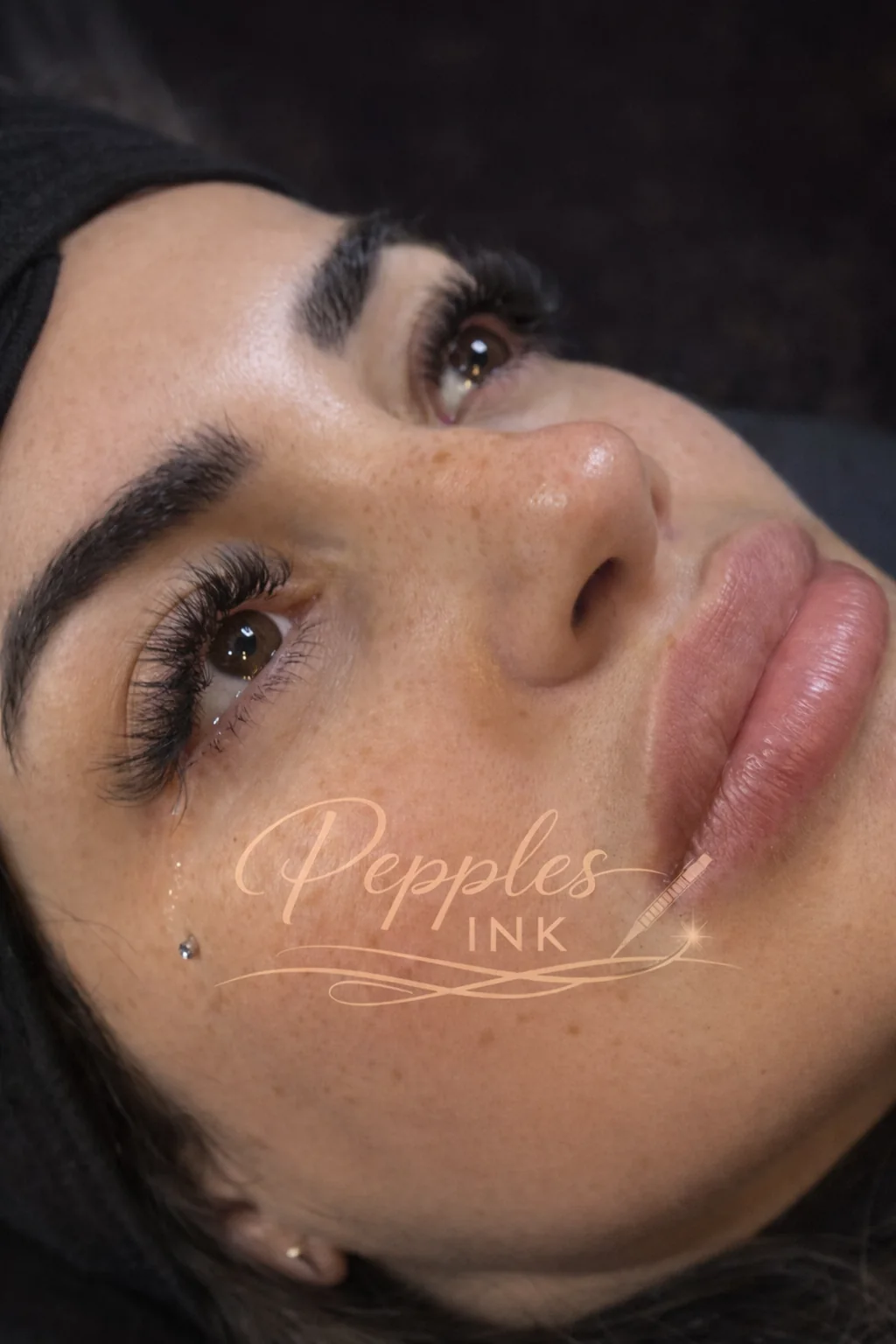 Ausdrucksstarke UV-Lashes mit Volumen und Definition